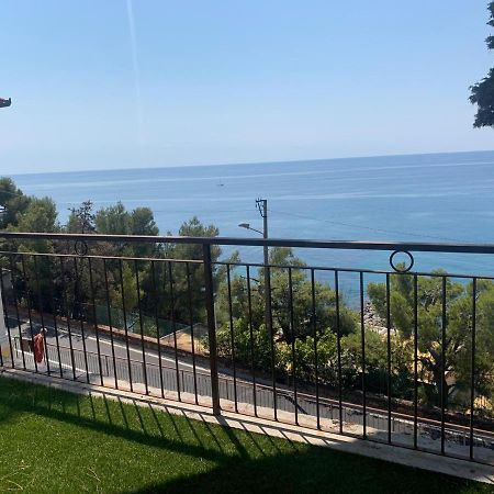 Appartement La Terrazza Nel Blu à Imperia Extérieur photo